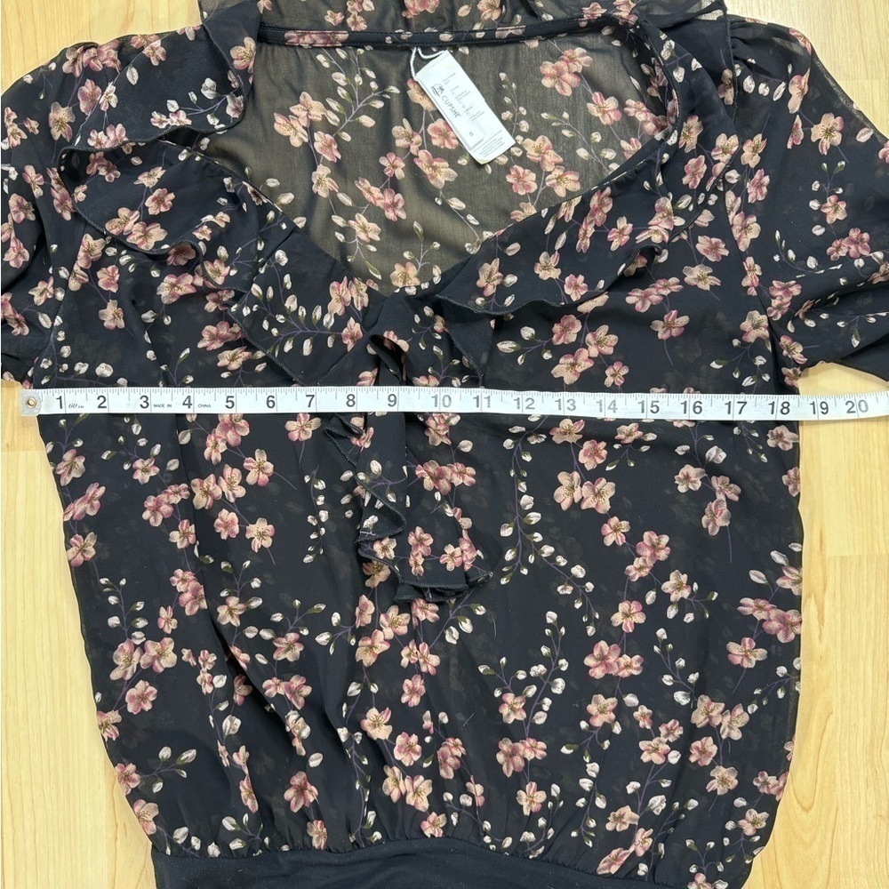 NWT Cupshe Floral Sheer Ruffle V Neck Bodysuit Small - Picture 8 of 9